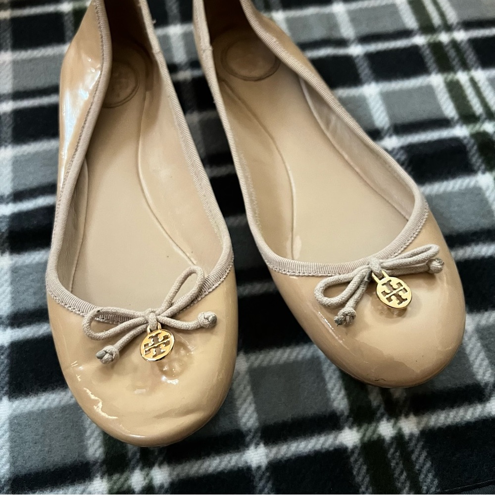 Tory Burch Chelsea Ballet Flats tan Brown Nude 7 patent leather